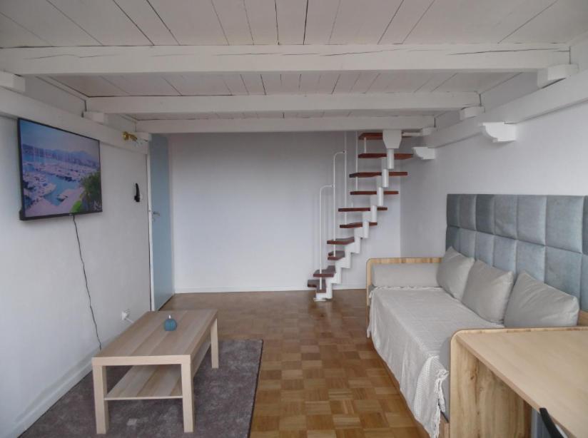Mezzanine Appartment Vratislav Exteriér fotografie